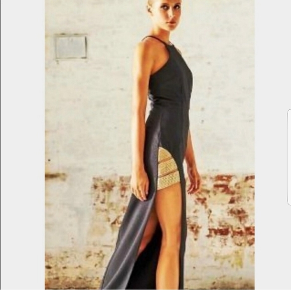 Black gown - Picture 3 of 7